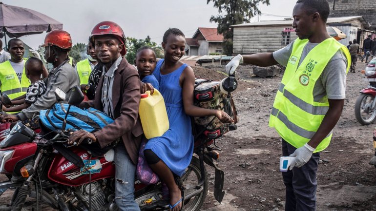 O atual surto de Ébola no Congo causou a morte de mais de 1.800 pessoas, um terço das quais crianças