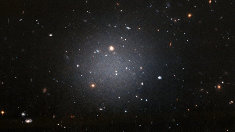 Segundo os autores do estudo, as galáxias com maior massa estão ligadas à distribuição da matéria escura, a que não é visível e que constitui a maior parte do Universo