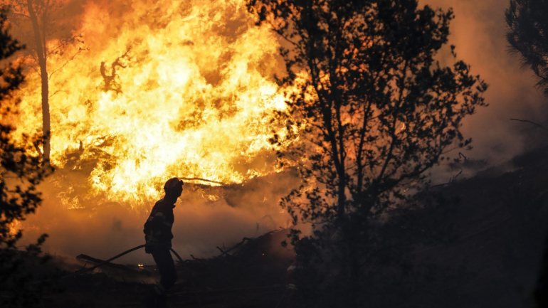 O presidente da Liga dos Bombeiros Portugueses (LBP) adiantou que ambos concordaram que “Portugal tem os melhores bombeiros do mundo a combater incêndios florestais”