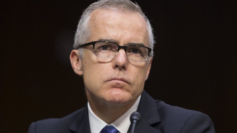 McCabe foi despedido em março de 2018, acusado de distorcer o seu envolvimento sobre uma investigação do FBI à Fundação Clinton