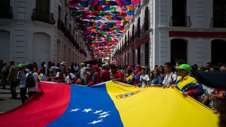 No dia 5 de agosto, os Estados Unidos anunciaram o congelamento de todos os ativos do Governo venezuelano