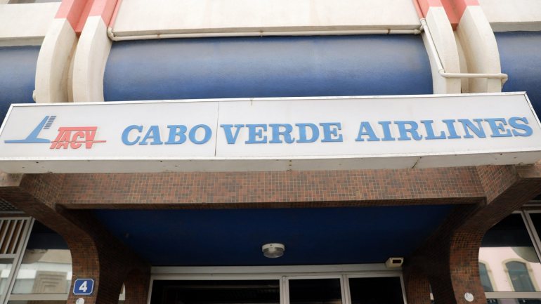 A companhia opera grande parte dos voos internacionais a partir do Sal. Tem agora ligações às ilhas de Santiago, São Vicente e Fogo