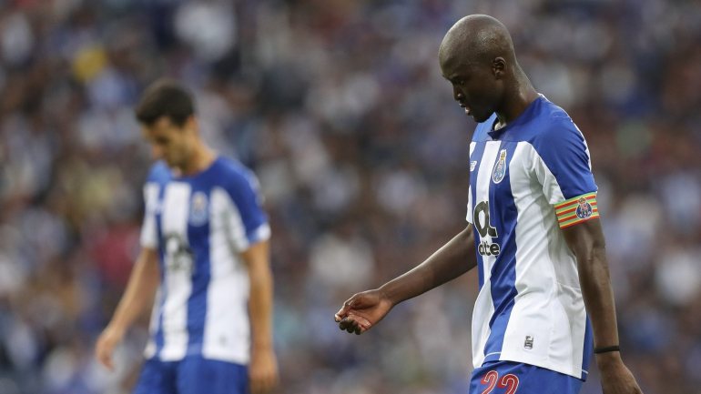 O desânimo de Danilo, que voltou à equipa após problemas físicos, e Marcano: derrota afastou FC Porto do sonho da Champions