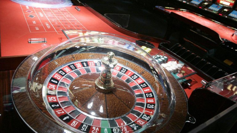 O casino é o estabelecimento onde se movimenta mais dinheiro. Logo a seguir surgem as salas de bingo