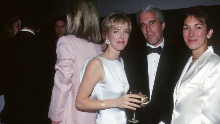 Há relatos de que Epstein organizava jantares para os quais convidava jovens modelos e, ao mesmo tempo, cientistas