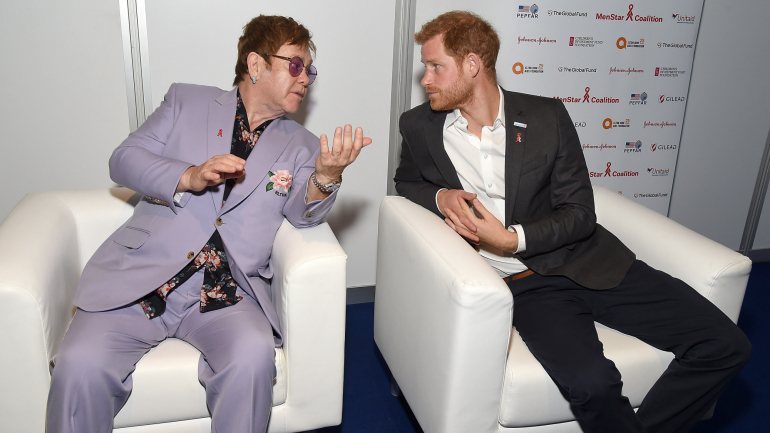 Elton John é amigo da família real
