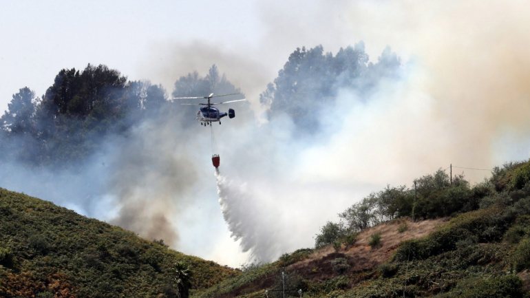 Incêndio já obrigou à retirada de nove mil pessoas e afetou mais de seis mil hectares