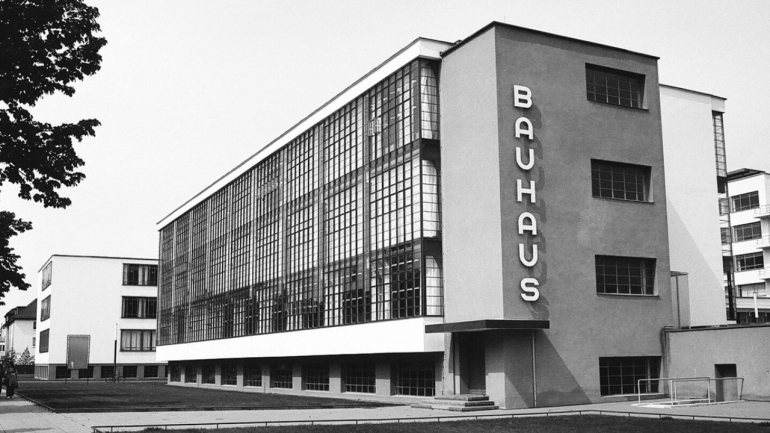 Edifício da escola da Bauhaus em Dassau, projectado por Walter Gropius