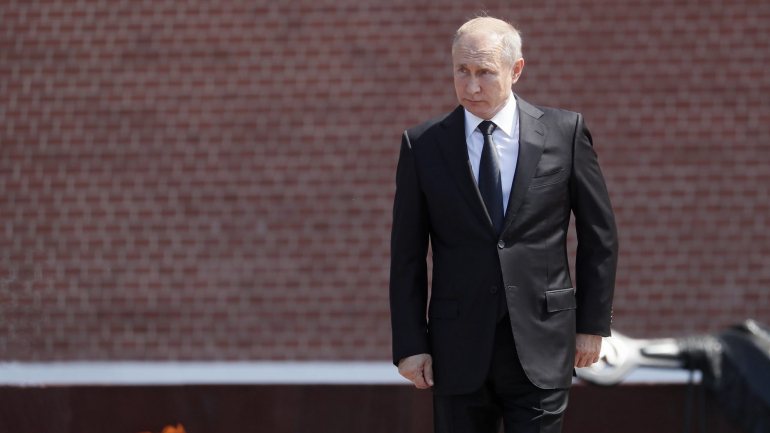 Vladimir Putin garante, no entanto, que a Rússia se mantém aberta ao &quot;diálogo construtivo&quot; com os Estados Unidos
