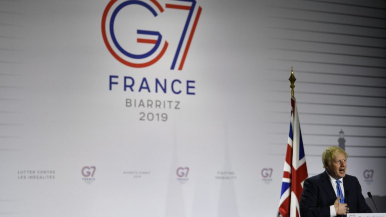 A China apelou ainda aos membros do G7 que &quot;parem de agir com más intenções, meter o nariz em assuntos alheios e preparar secretamente atividades ilegais&quot;, acrescentou