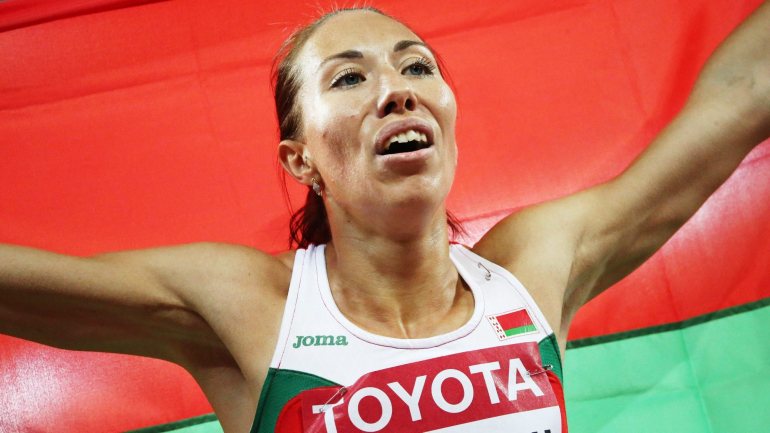 Marina Arzamasova, de 31 anos, conquistou o ouro nos 800 metros no Mundial de 2015, em Pequim, e sagrou-se campeã europeia em 2014, em Zurique