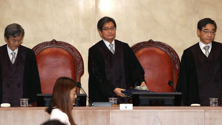 Supremo Tribunal também ordenou um novo julgamento da herdeira do grupo Samsung, Lee Jae-yong, condenada no mesmo caso que levou à destituição da primeira mulher eleita Presidente na Coreia do Sul