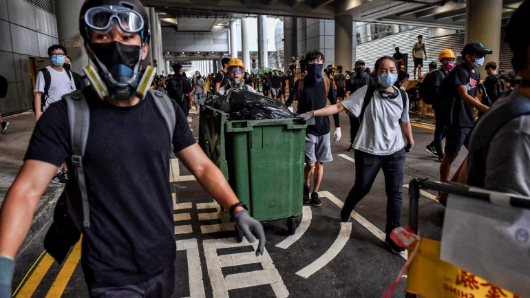 Este é o 13.º fim de semana consecutivo de protestos em massa em Hong Kong