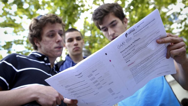 Houve 1.555 pedidos de reavaliação do exame de Português