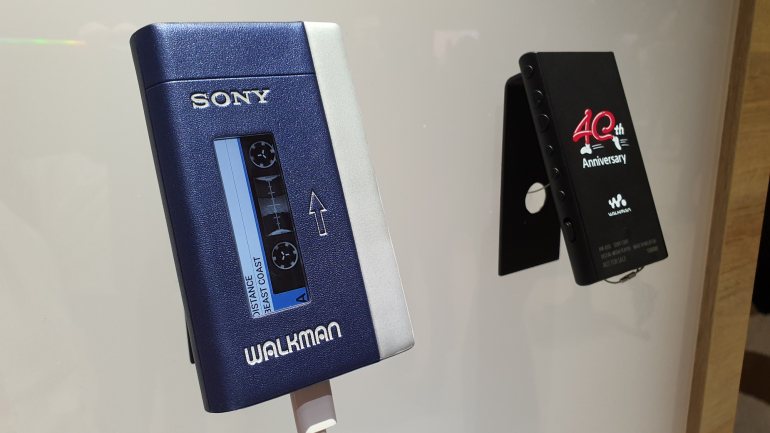 Em 2018, uma das grandes novidades foram as televisões 8K. Este ano, o nostálgico Walkman de 1979 é reinventado (por debaixo da capa há um ecrã tátil). A IFA 2019 decorre de 6 a 11 de setembro