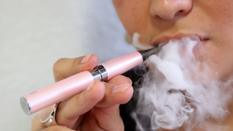 Nos EUA, os casos de doença respiratória grave, associada ao uso de cigarros eletrónicos, já resultaram em 6 mortes