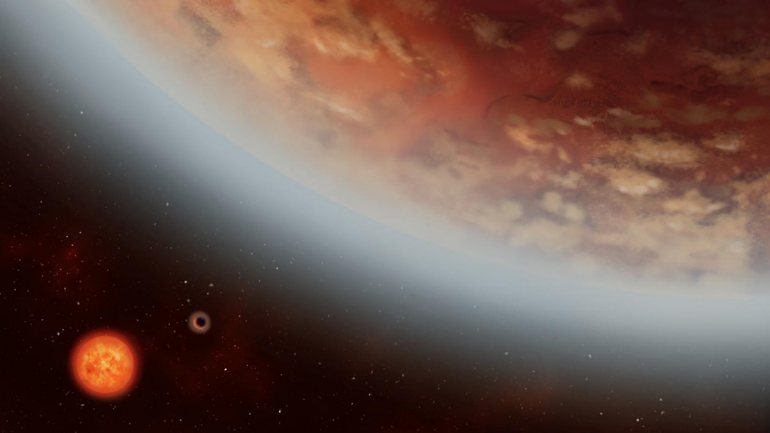 Os planetas K2-18 b e K2-18 c junto à estrela anã-vermelha, na constelação de Leão