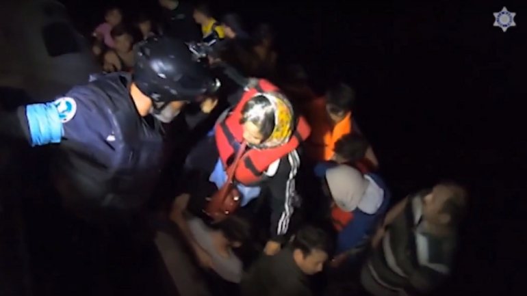 Estes 51 migrantes juntam-se aos 103 já resgatados entre quarta e quinta-feira