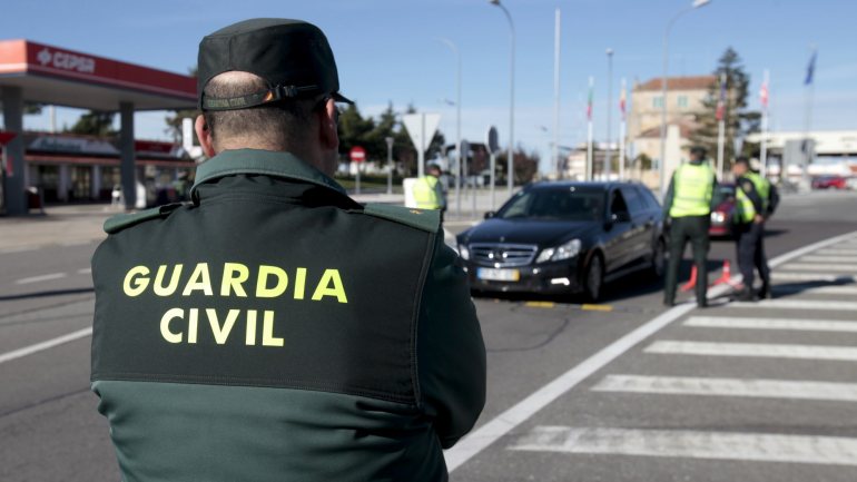 O suspeito foi intercetado na madrugada de segunda-feira por agentes da Guardia Civil espanhola