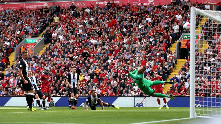 Sané apontou assim o golo do empate frente ao Newcastle, antes de bisar ainda na primeira parte e Salah fechar as contas