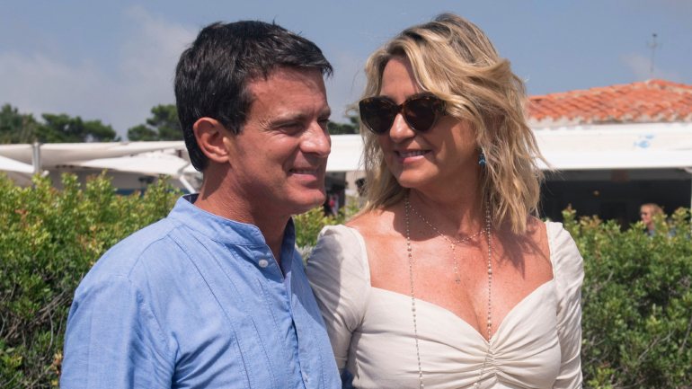 Valls e Gallardo casaram em privacidade e apenas posaram para fotografias no dia seguinte à cerimónia
