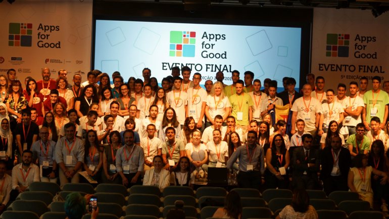A Apps for Good é um concurso criado pelo CDI Portugal que incentiva jovens a criar aplicações para smartphone e tablets para melhorarem o mundo