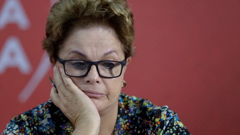 Num discurso na Universidade parisiense 'Sciences Po', Dilma classificou ainda o presente governo de Bolsonaro de &quot;extrema direita&quot; e &quot;neofascista&quot;