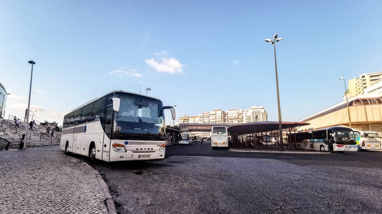 Os utentes da região oeste reclamam um acordo para poderem aceder a passes a 40 euros nas viagens para Lisboa