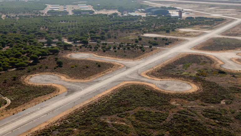 O futuro aeroporto do Montijo deverá ser implantado dentro dos limites da Base Aérea 6, na margem esquerda do rio Tejo, a 25 quilómetros de Lisboa