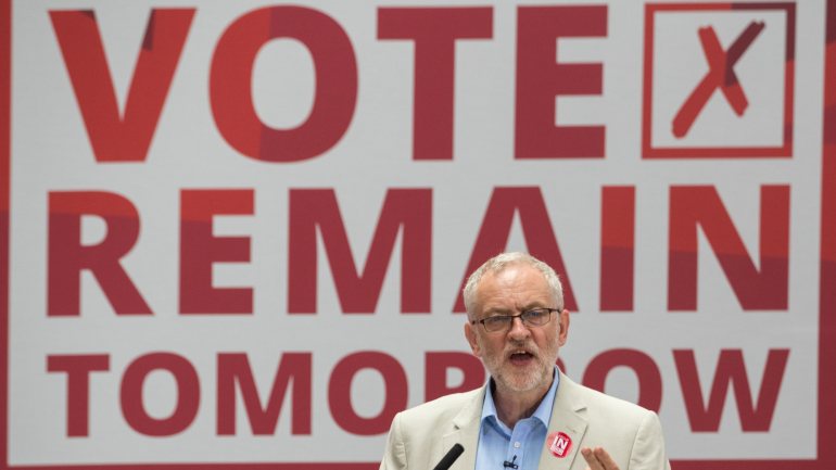 Jeremy Corbyn num dos poucos eventos de campanha pela permanência na UE