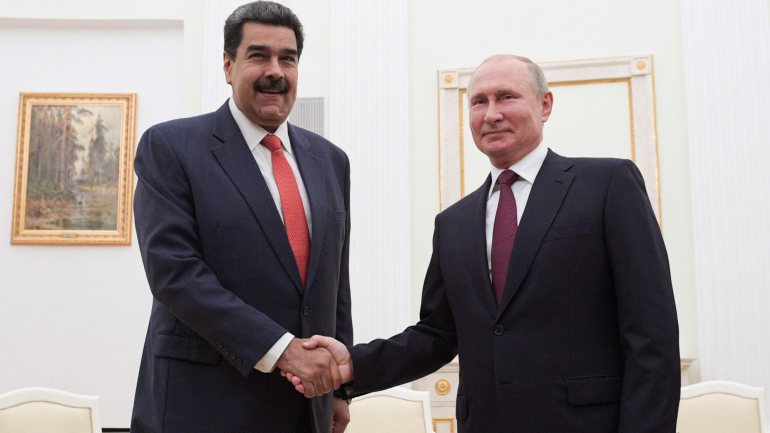 Vladimir Putin recebeu o presidente venezuelano esta quarta-feira no Kremlin