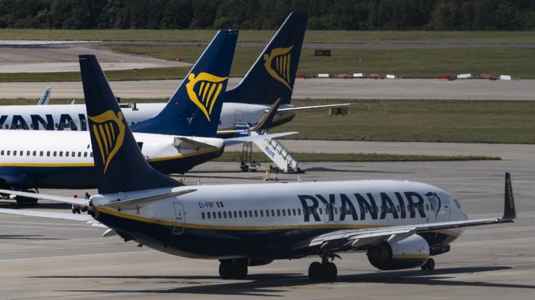A Ryanair decidiu abandonar a rota entre o Porto e Lisboa a partir de 25 de outubro &quot;por razões comerciais&quot;