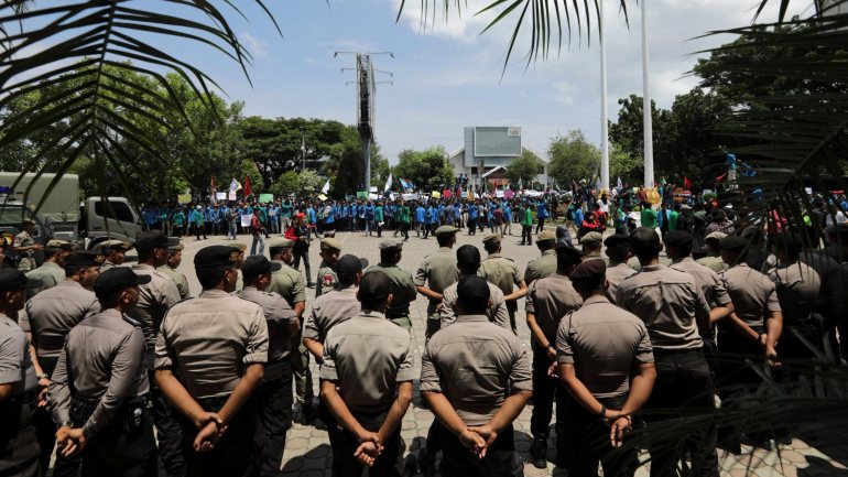 Os protestos não estão associados a nenhum partido ou grupo em particular e são liderados por estudantes, que historicamente têm sido uma força motriz de mudança política na Indonésia