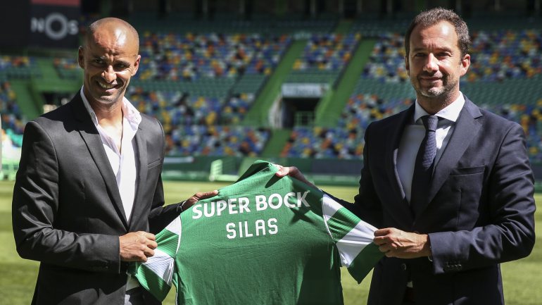 Silas deixou o comando do Belenenses SAD no início do Sporting e chegou a Alvalade menos de um mês depois