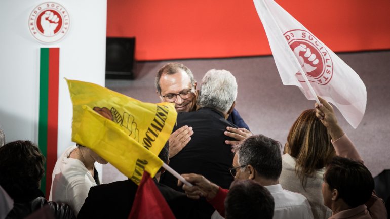O presidente do partido apareceu no comício de Guimarães para dar uma mão ao líder que hoje manifestou alguns sinais de cansaço.