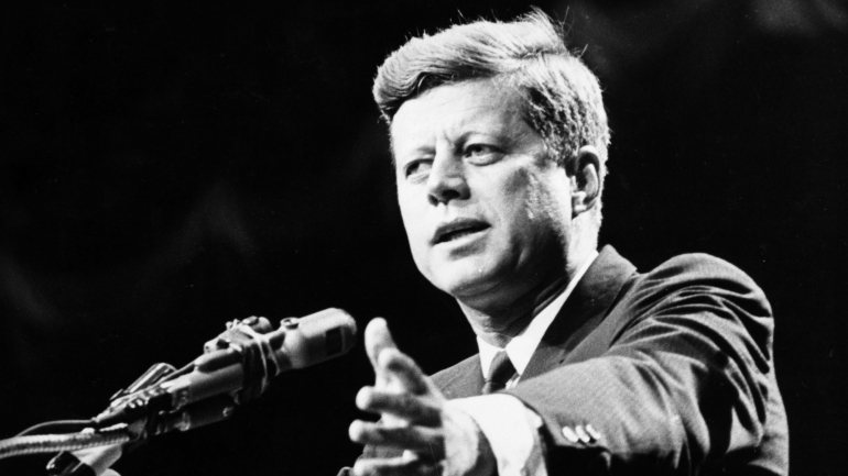 Kennedy foi declarado morto às 13h do dia 22 de novembro de 1963