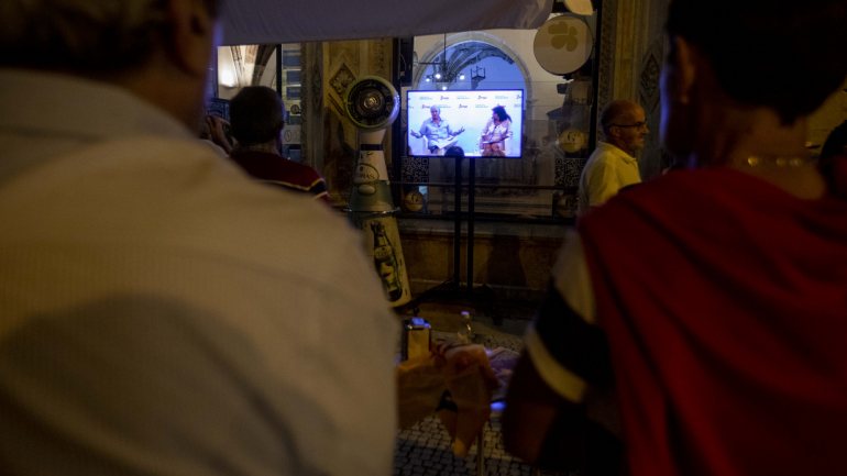 &quot;Talk&quot; de Rio num café de Coimbra foi transmitida num ecrã para o exterior