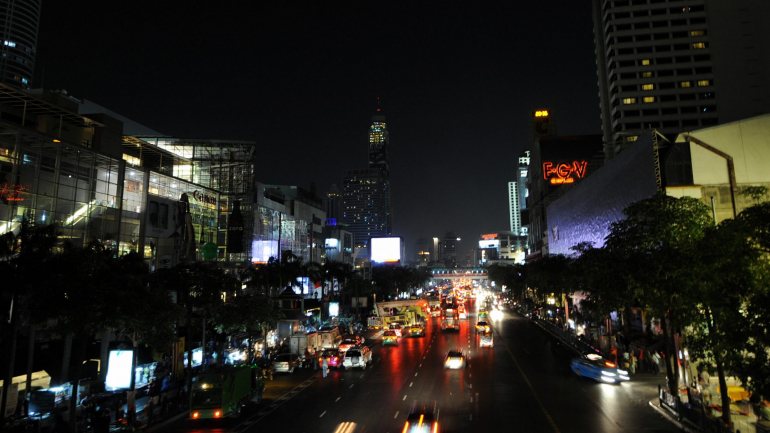 O trânsito e a poluição em Banguecoque são dois dos principais factores que podem levar à deslocação da capital