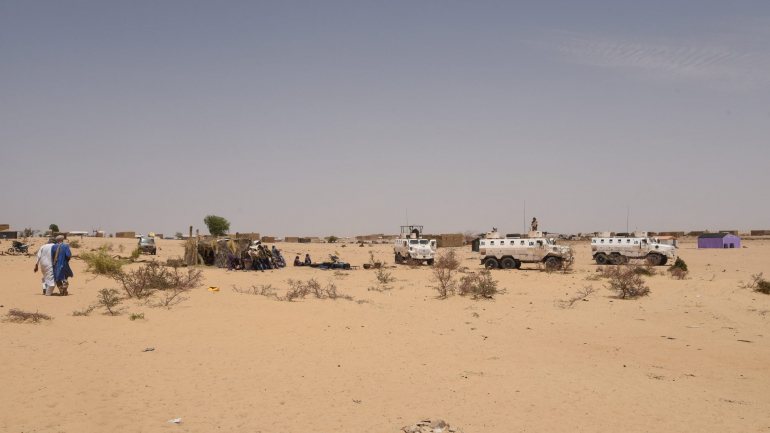 Ataques a duas bases militares no centro do Mali mataram pelo menos 40 pessoas, incluindo 25 membros das Forças Armadas do Mali