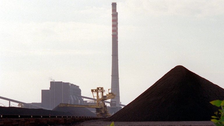 A central de Sines é a maior do país e usa carvão para produzir eletricidade