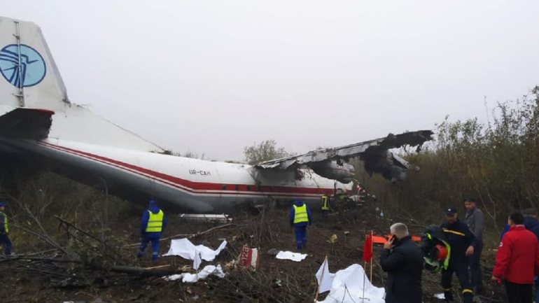 O aparelho de transporte de mercadorias realizou a aterragem de emergência num terreno a apenas um quilómetro e meio do aeroporto de Lviv