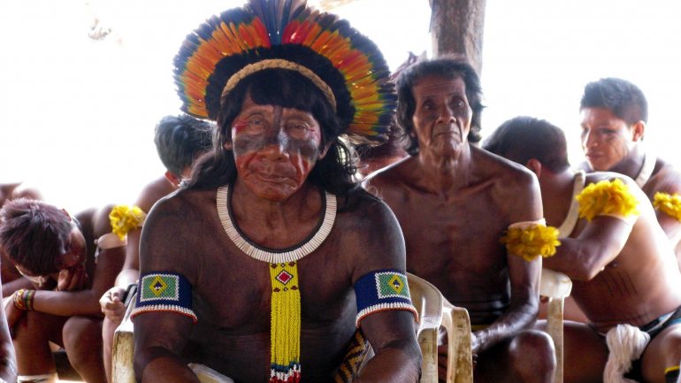 No Brasil, a população indígena é de 817.963 pessoas
