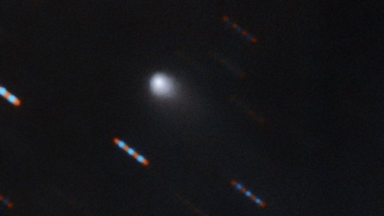 O cometa &quot;2I/Borisov&quot; é formado por poeira ligeiramente avermelhada, na cauda, tendo o seu núcleo sólido cerca de um quilómetro de diâmetro