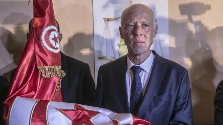 Kais Saied, de 61 anos, vai tornar-se oficialmente no segundo presidente eleito democraticamente por sufrágio universal na Tunísia