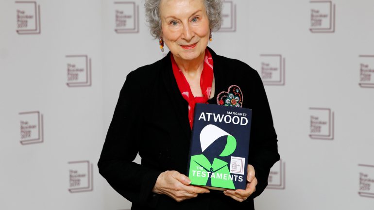 Aos 79 anos, Margaret Atwood tornou-se na mais velha galardoada com o Booker Prize. A autora já tinha recebido o prémio em 2000