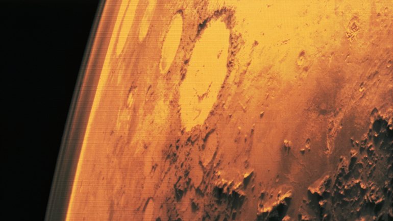 A superfície marciana fotografada em 1975 pela missão Viking 1