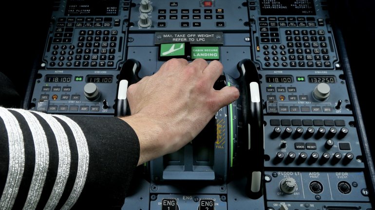 A transportadora aérea está a contactar os passageiros cujas ligações possam estar em risco
