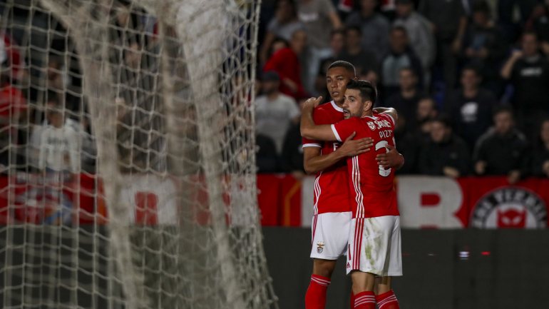 Pizzi marcou dois golos, Carlos Vinicius repetiu a dose e Benfica saiu com uma goleada frente ao Cova da Piedade