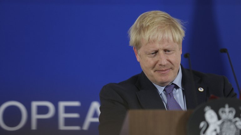 Governo de Boris Johnson pretendia que acordo para o Brexit fosse votado esta segunda-feira