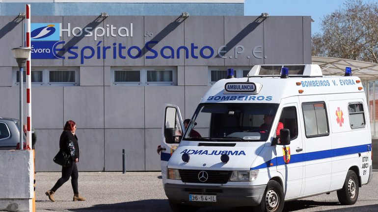 O Hospital do Espírito Santo de Évora gastou quase 86 mil euros em suplementos remuneratórios indevidos a médicos
